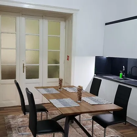 Pannonia Gazde/Camere de închiriat *